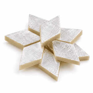 カジュカトリ
カジュ・カトリ
カジュカトリー
Kaju Katli
Kaju Barfi
काजू कतली
काजू बर्फी
画像を見て覚える世界のお菓子の画像です。上に表記した名前のお菓子の画像です。この画像は、学習目的で使用されます。